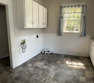 laundry room with washer hookup