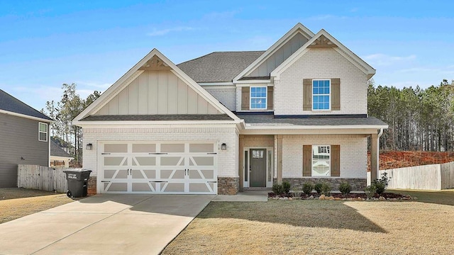 craftsman-style home featuring a front lawn