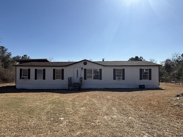 manufactured / mobile home with entry steps and a front lawn