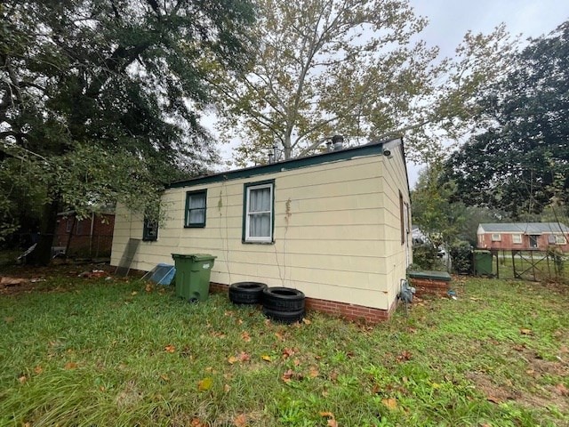 exterior space featuring a lawn