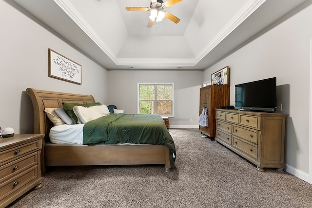 bedroom with a ceiling fan, a tray ceiling, baseboards, and carpet