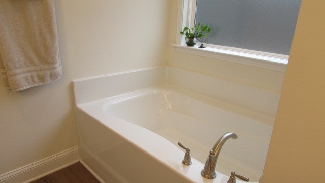 bathroom featuring a bathtub