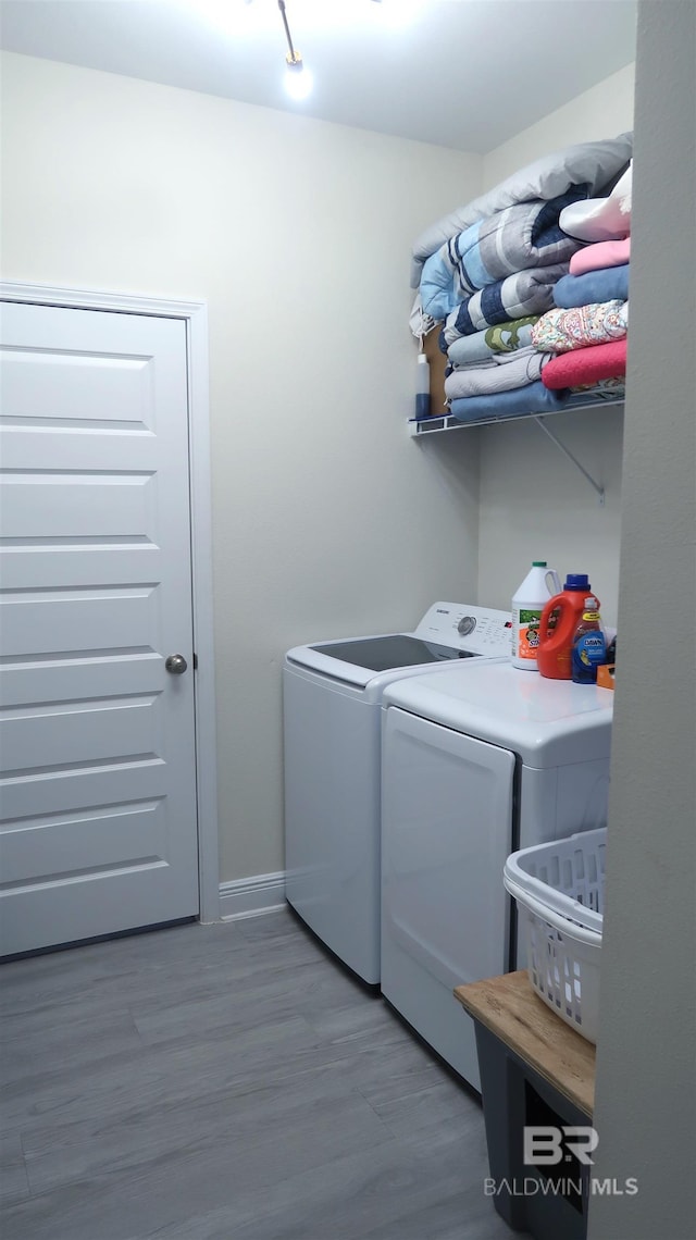 laundry area featuring hardwood / wood-style floors and independent washer and dryer