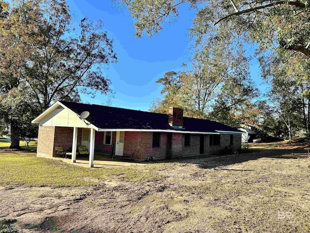 view of front facade featuring a front yard and a patio area