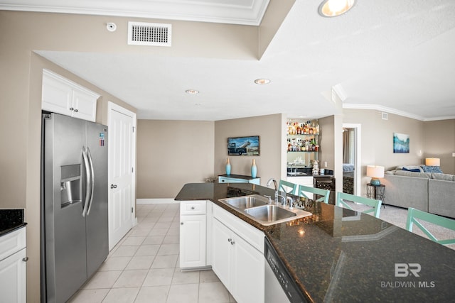 kitchen with visible vents, a sink, open floor plan, stainless steel appliances, and light tile patterned flooring