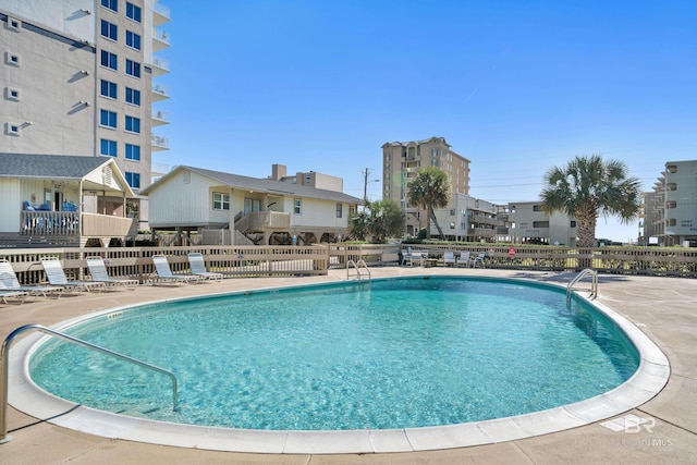 view of swimming pool