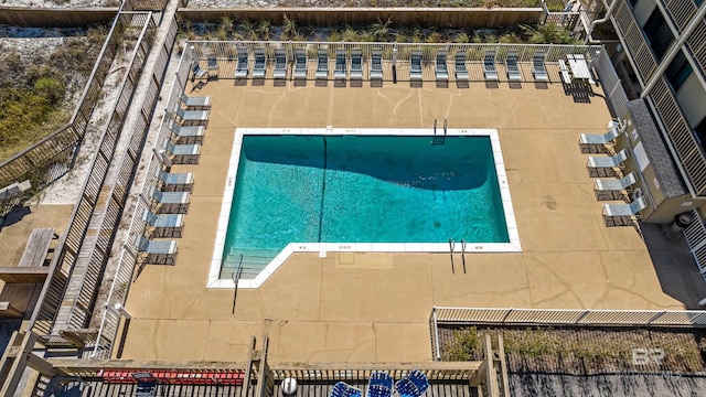 view of swimming pool