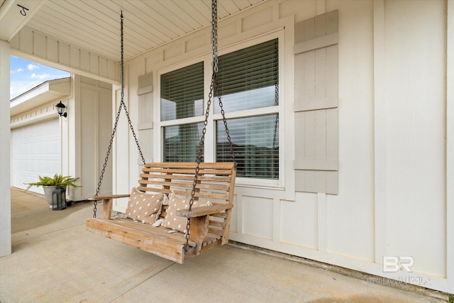 doorway to property with covered porch