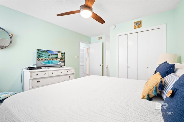 bedroom with ceiling fan