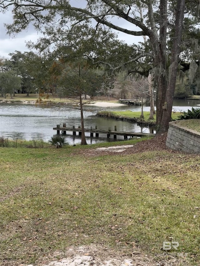 view of yard featuring a water view