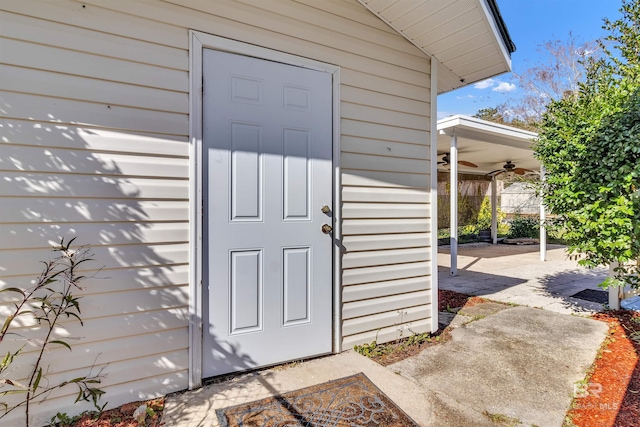 view of exterior entry featuring ceiling fan