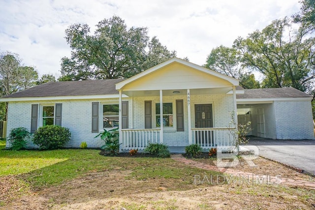 view of front of home with a front lawn and a carport