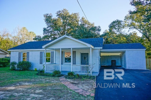 single story home with a porch