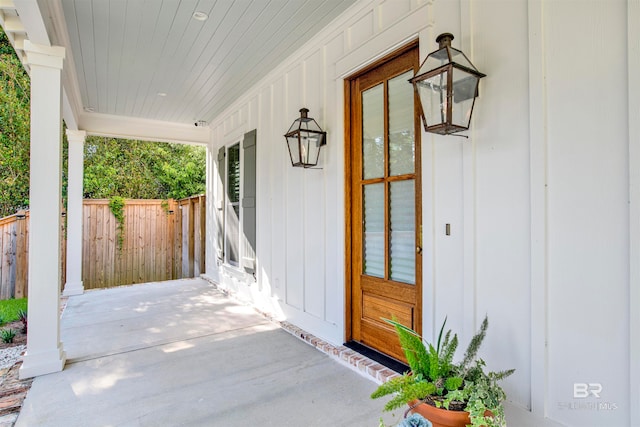 entrance to property featuring a porch