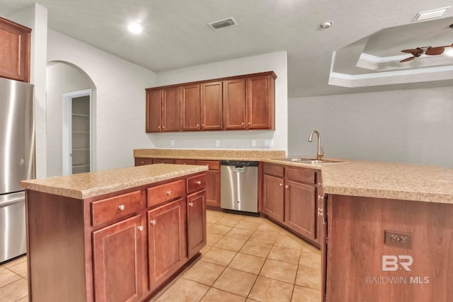 kitchen featuring a center island, appliances with stainless steel finishes, sink, light tile patterned flooring, and ceiling fan