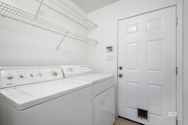 washroom featuring tile patterned floors and independent washer and dryer