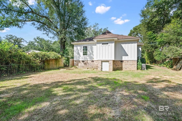 exterior space with a yard