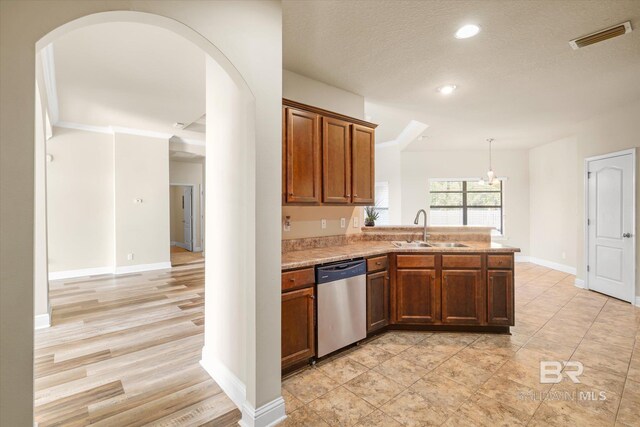 living room featuring ornamental molding, ceiling fan, dark hardwood / wood-style flooring, and a tray ceiling