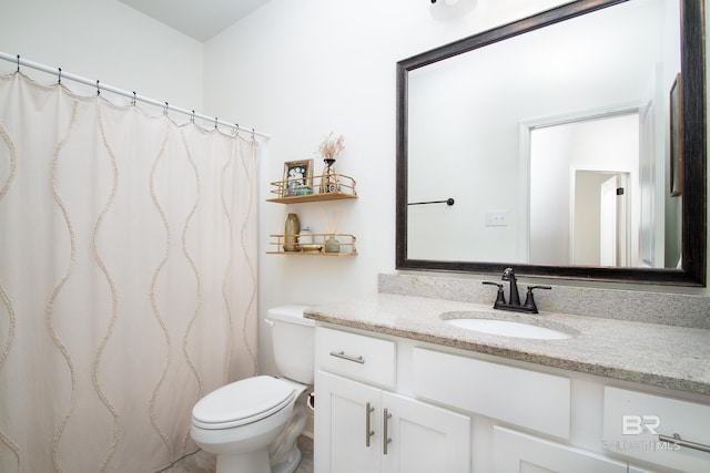 bathroom featuring toilet, a shower with shower curtain, and vanity