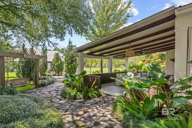 view of patio featuring ceiling fan and a jacuzzi