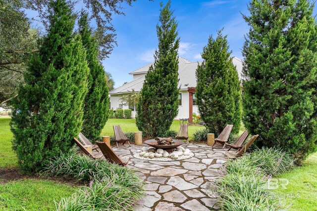 view of patio with a fire pit