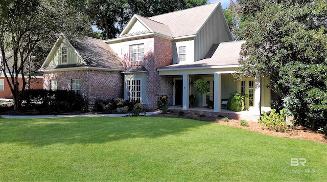 view of front of property with a front lawn