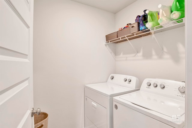 laundry room with washing machine and dryer