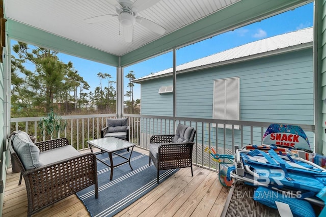 deck with ceiling fan