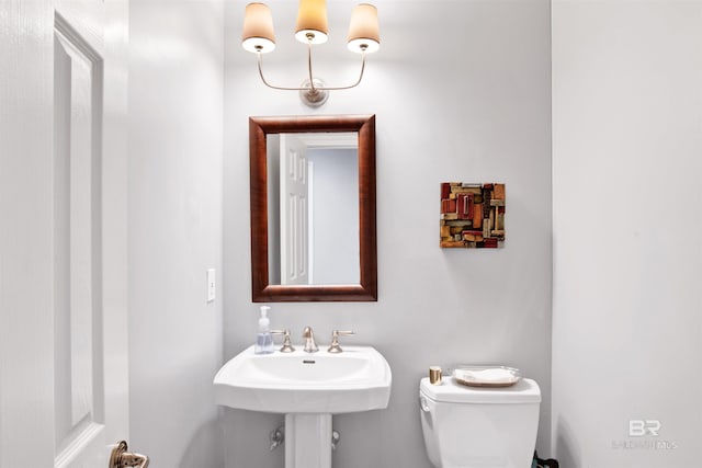 bathroom featuring toilet and sink