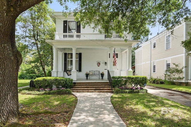 view of front facade featuring a porch