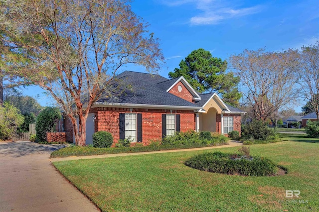 view of front of house featuring a front yard