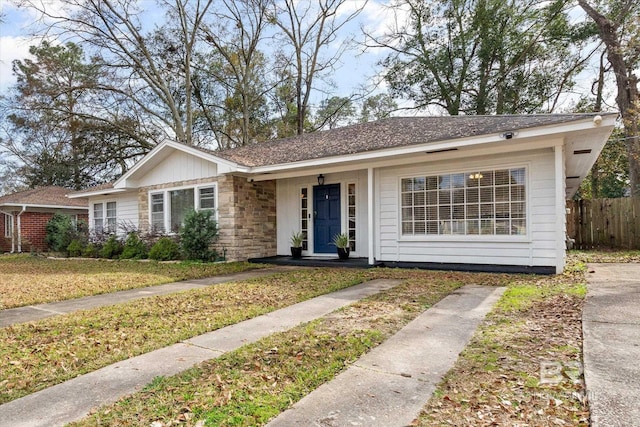 single story home with a front lawn