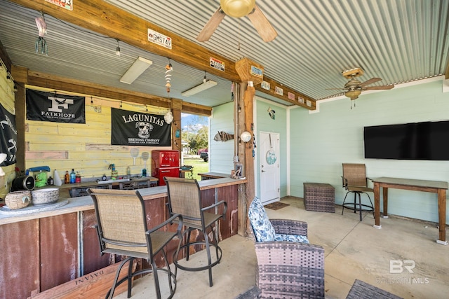 bar with ceiling fan