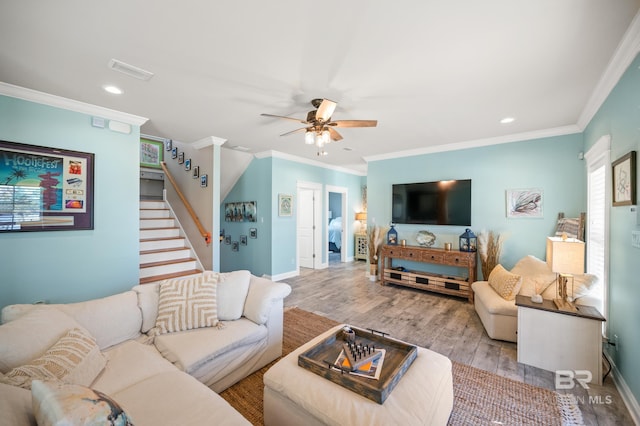 living room featuring light hardwood / wood-style floors, ceiling fan, and ornamental molding