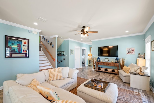 living room featuring ceiling fan, crown molding, and light hardwood / wood-style flooring