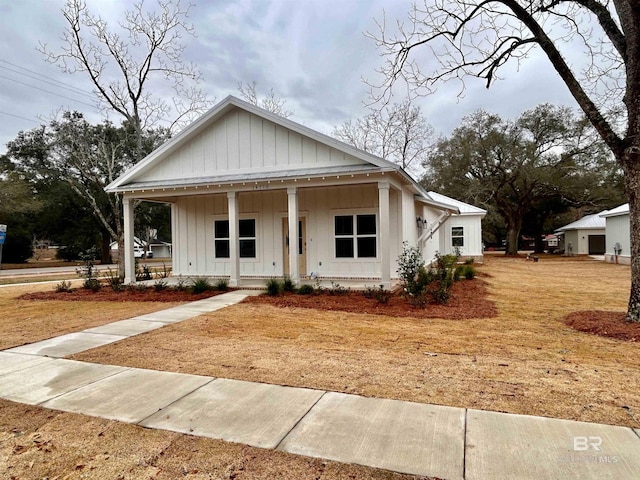 bungalow-style house with covered porch