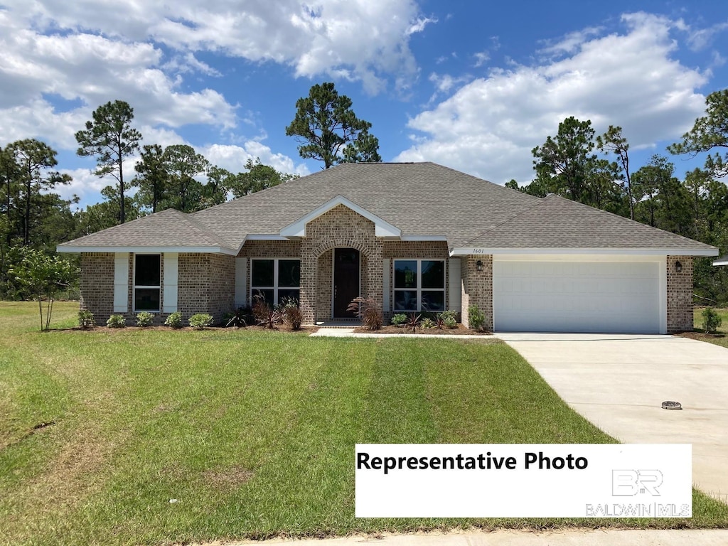 view of front of house with a garage and a front yard