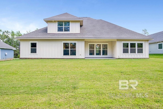 back of house featuring a lawn