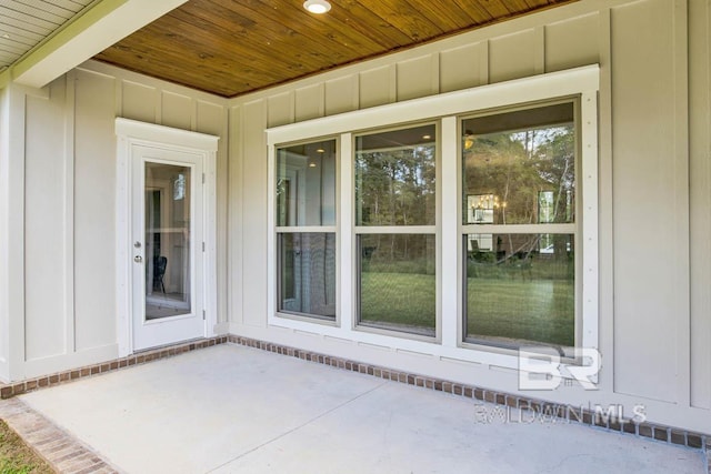 entrance to property featuring a patio area