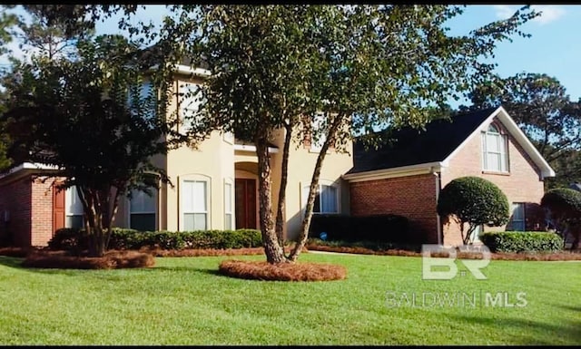 view of front of house with a front lawn