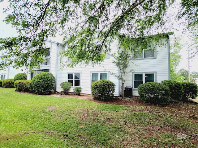 2200 W 2nd St Unit B-106, Gulf Shores, AL 36542 - view of front facade featuring central AC unit and a front yard