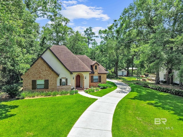 view of front of property with a front yard