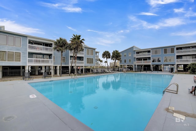 view of swimming pool