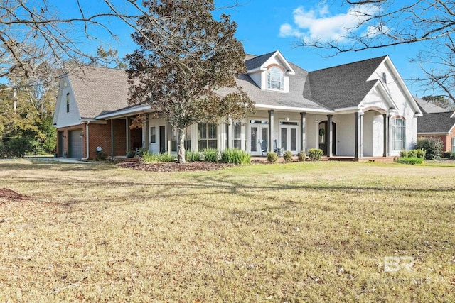 view of front facade featuring a garage and a front yard