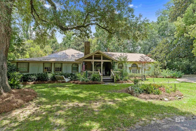 single story home featuring covered porch and a front yard