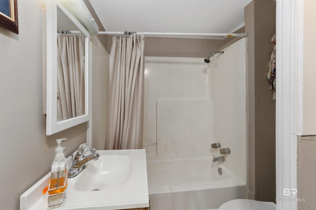 full bathroom featuring shower / bath combo with shower curtain, toilet, ornamental molding, and vanity