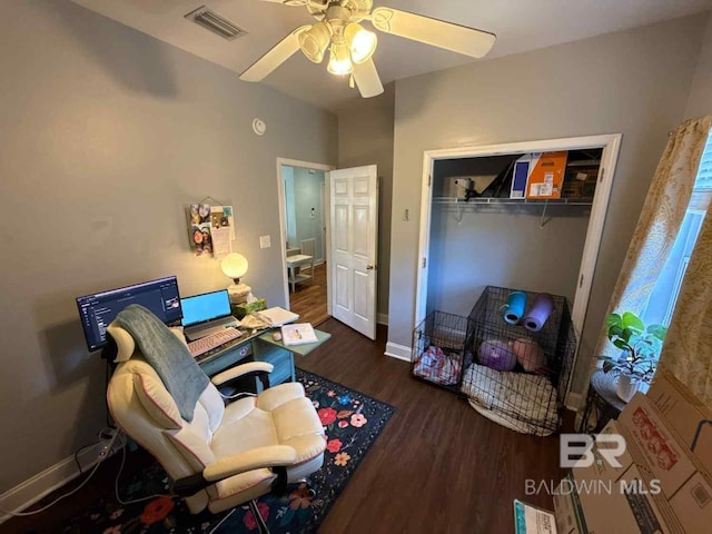 living area featuring a ceiling fan, wood finished floors, and baseboards