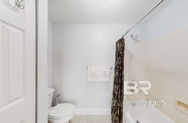 401 E Beach Blvd Unit 1804, Gulf Shores, AL 36542 - full bath featuring toilet, shower / bath combo with shower curtain, tile patterned floors, and baseboards