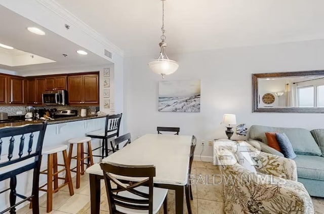 401 E Beach Blvd Unit 1804, Gulf Shores, AL 36542 - dining room with recessed lighting, crown molding, and baseboards