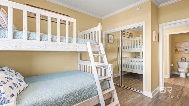 1524 W Beach Blvd Unit 603, Gulf Shores, AL 36542 - bedroom featuring crown molding, wood finished floors, and baseboards